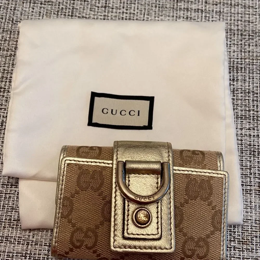 Gucci Gokd Keyhokder Impeccable condition with dust bag
